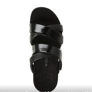 Vionic Hadlie Slide Sandal in Black Patent